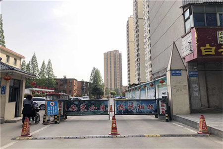 城佛山小区三室两厅一卫简装出售送独立车库储藏室