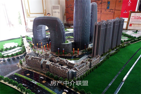 密州鑫湖公寓紧邻附小实中高层精装套三带车库可议价
